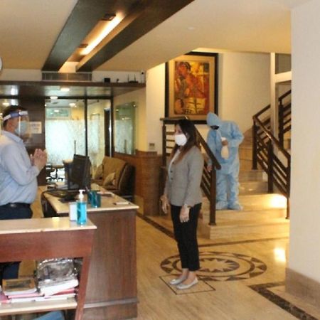 รอยัล เรสซิเดนซ์ สวีท Hotel คูร์เคาน์ ภายนอก รูปภาพ