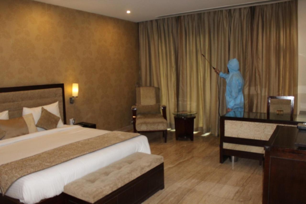 รอยัล เรสซิเดนซ์ สวีท Hotel คูร์เคาน์ ภายนอก รูปภาพ