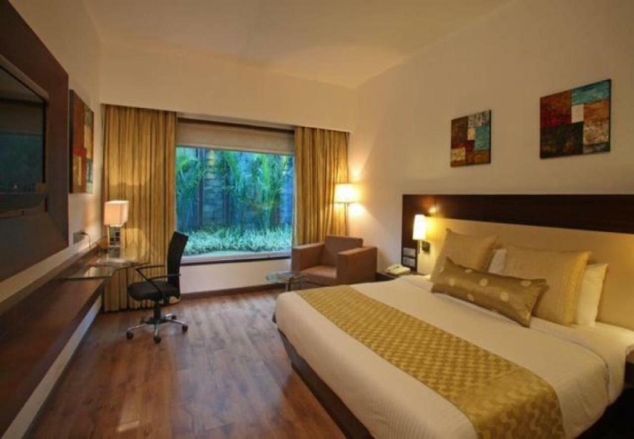รอยัล เรสซิเดนซ์ สวีท Hotel คูร์เคาน์ ภายนอก รูปภาพ