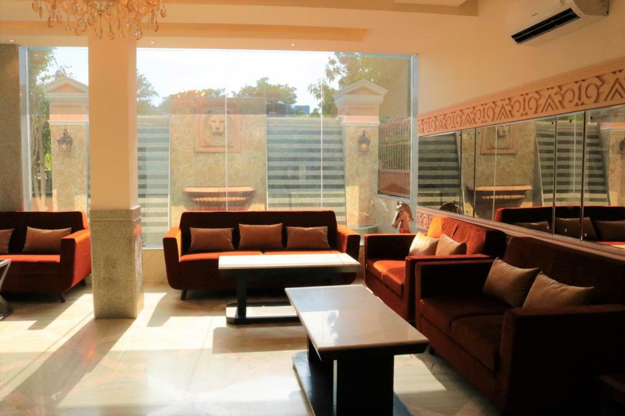 รอยัล เรสซิเดนซ์ สวีท Hotel คูร์เคาน์ ภายนอก รูปภาพ