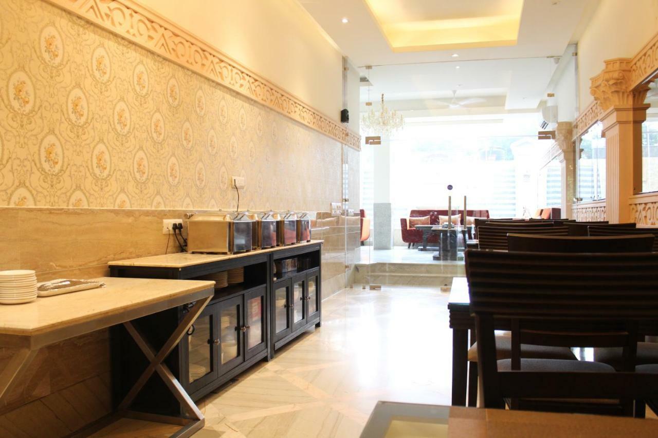รอยัล เรสซิเดนซ์ สวีท Hotel คูร์เคาน์ ภายนอก รูปภาพ