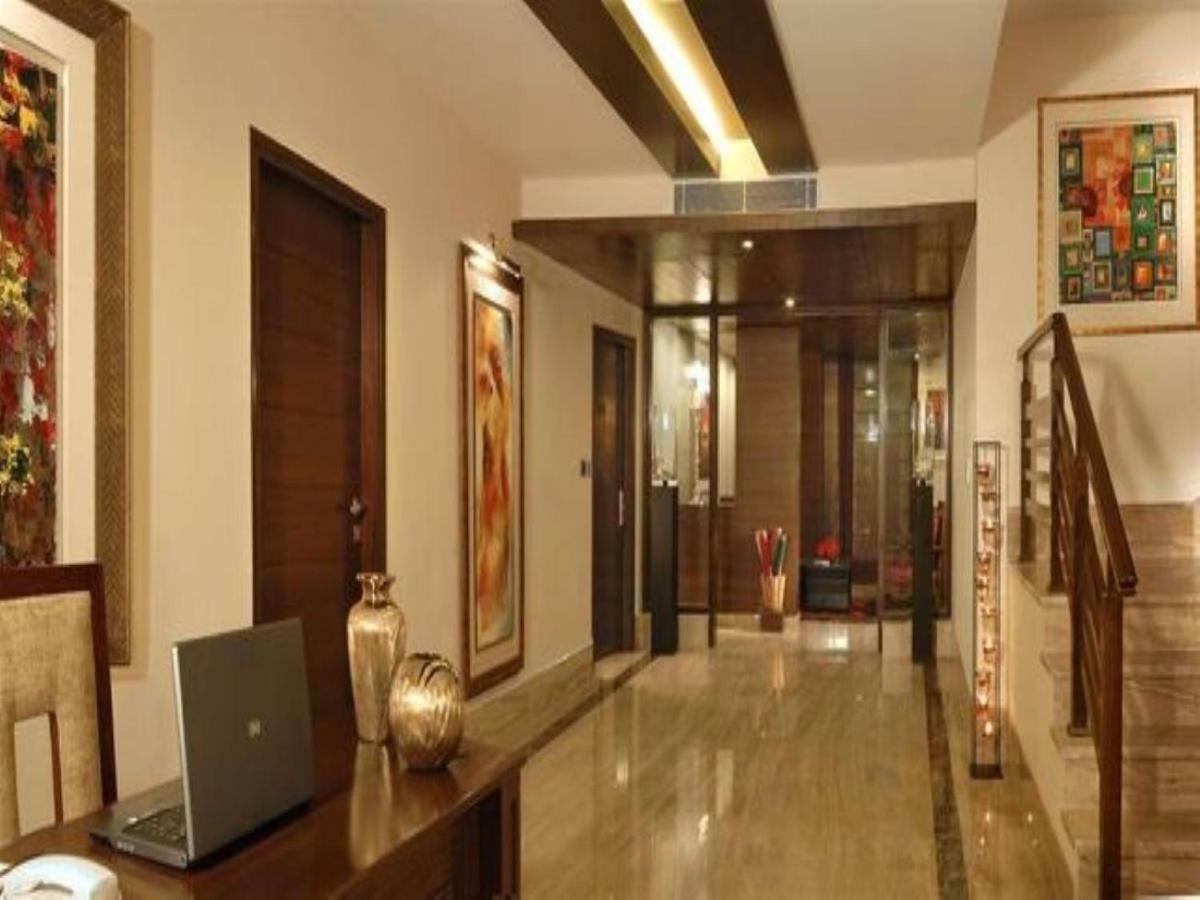 รอยัล เรสซิเดนซ์ สวีท Hotel คูร์เคาน์ ภายนอก รูปภาพ
