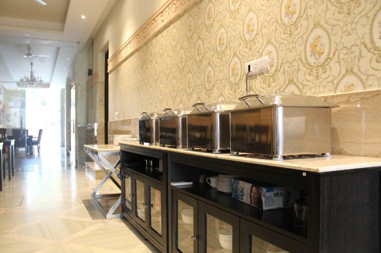 รอยัล เรสซิเดนซ์ สวีท Hotel คูร์เคาน์ ภายนอก รูปภาพ