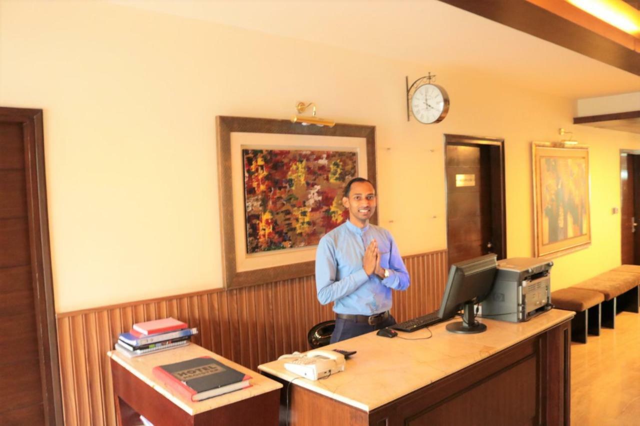 รอยัล เรสซิเดนซ์ สวีท Hotel คูร์เคาน์ ภายนอก รูปภาพ