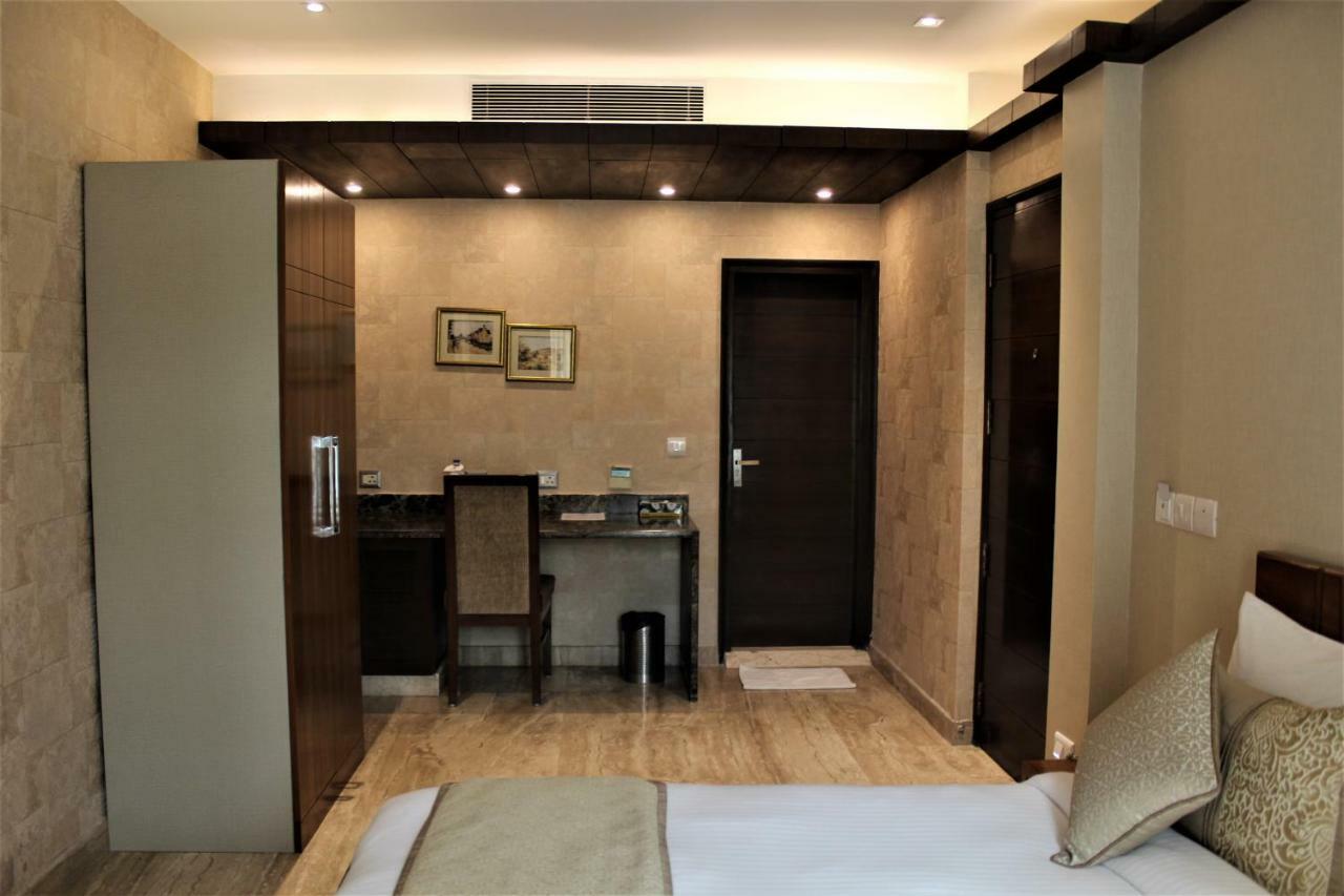 รอยัล เรสซิเดนซ์ สวีท Hotel คูร์เคาน์ ภายนอก รูปภาพ