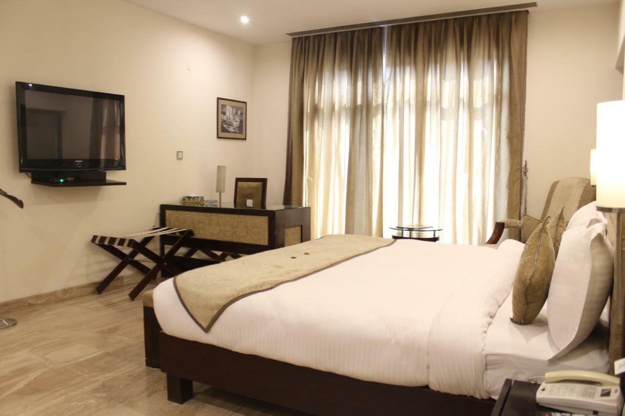 รอยัล เรสซิเดนซ์ สวีท Hotel คูร์เคาน์ ภายนอก รูปภาพ