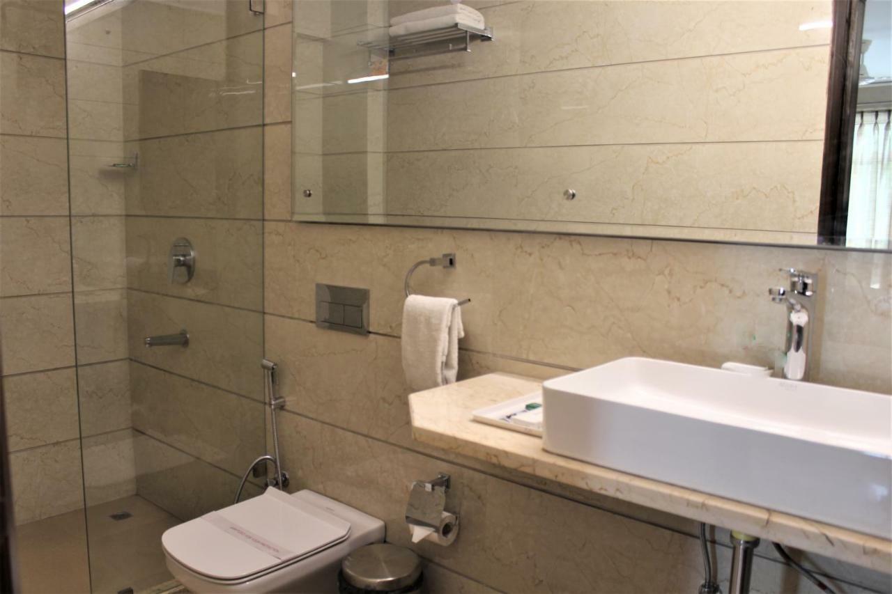 รอยัล เรสซิเดนซ์ สวีท Hotel คูร์เคาน์ ภายนอก รูปภาพ