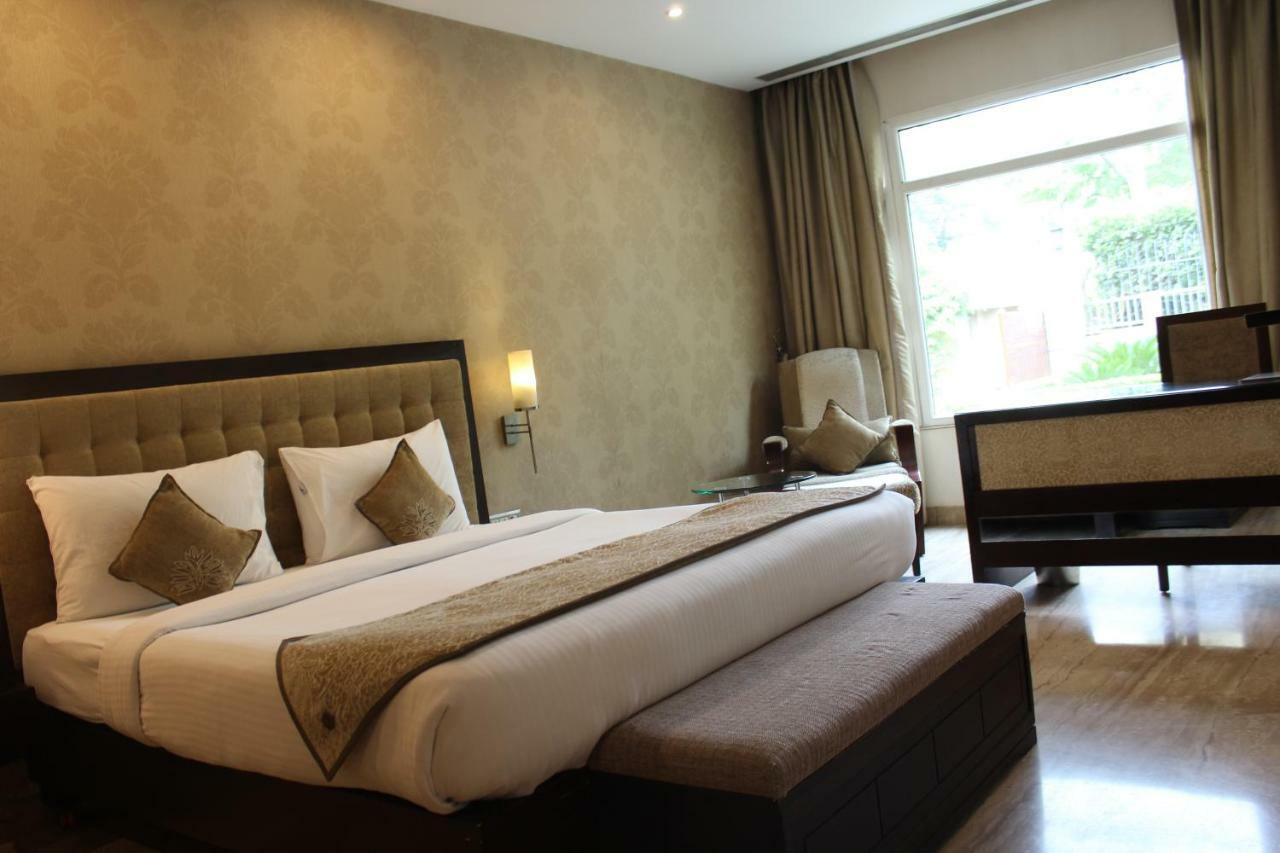 รอยัล เรสซิเดนซ์ สวีท Hotel คูร์เคาน์ ภายนอก รูปภาพ
