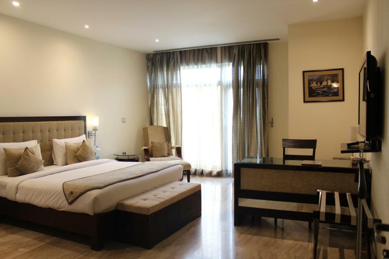 รอยัล เรสซิเดนซ์ สวีท Hotel คูร์เคาน์ ภายนอก รูปภาพ