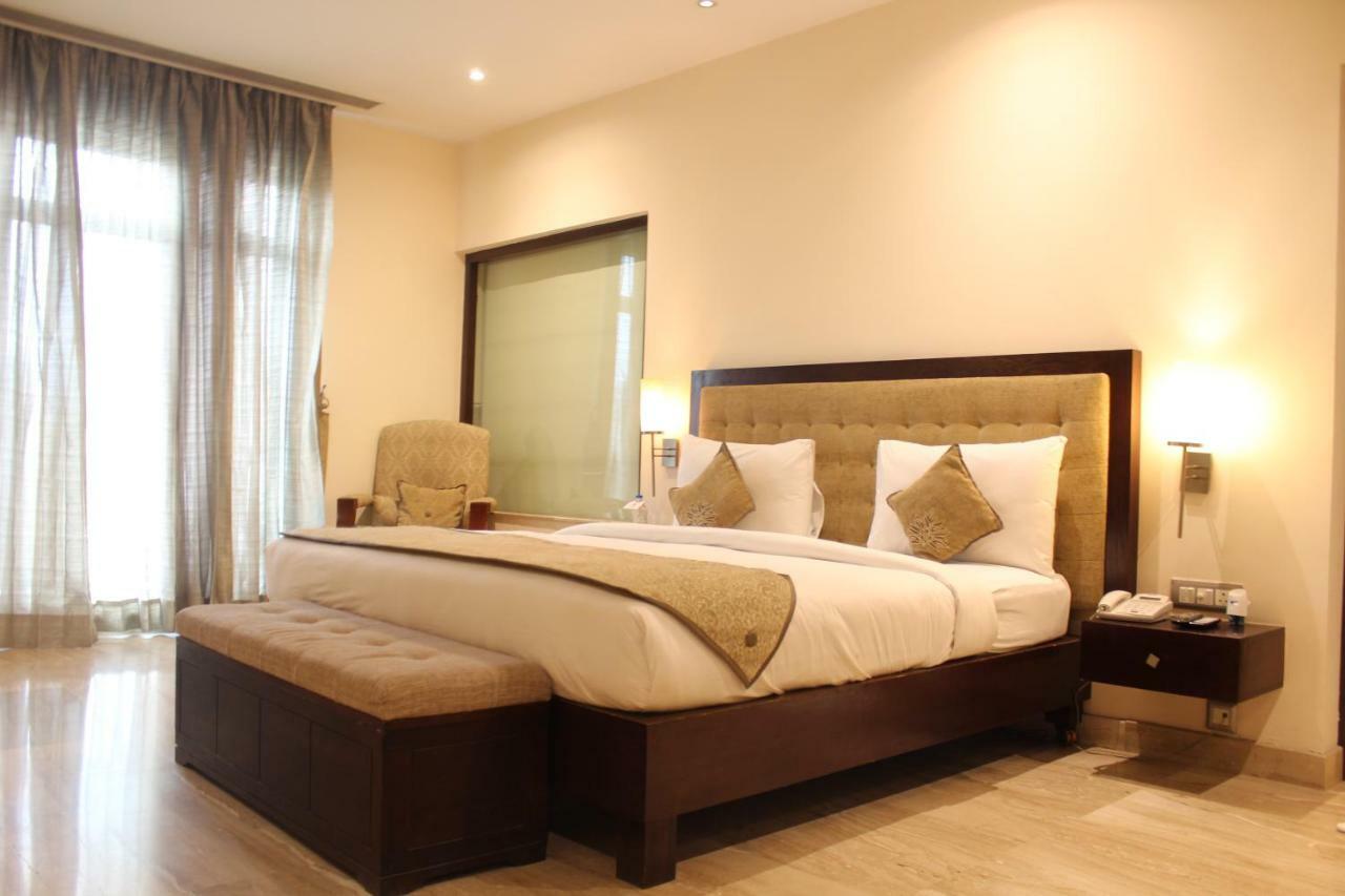 รอยัล เรสซิเดนซ์ สวีท Hotel คูร์เคาน์ ภายนอก รูปภาพ
