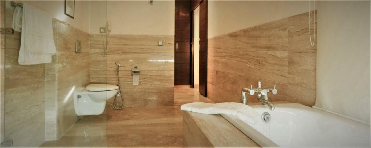 รอยัล เรสซิเดนซ์ สวีท Hotel คูร์เคาน์ ภายนอก รูปภาพ